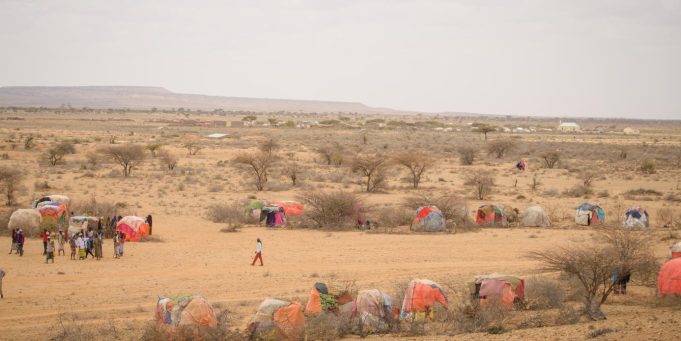 Dad isugu jira Xoolo dhaqato & Beeralay oo abaar darran ku haysato Deegaanno katirsan DG Koofur Galbeed