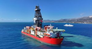 Markabkii shidaalka ka qodi lahaa Soomaaliya oo jimcaha ku wajahan xeebaha dalka