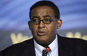 Ra’iisul Wasaarihii hore Cumar Cabdirashiid oo ka digay khilaaf siyaasadeed iyo saameynta khayraadka dalka