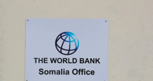 Bangiga Adduunka oo laga cabsi qabo inuu jaro taageerada miisaaniyadda Soomaaliya