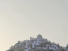 Ku dhawaad 2 Milyan oo Xaaji oo kusii qulqulaysa Buurta Carafo