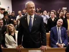Benjamin Netanyahu oo Maxkamad kasoo muuqday