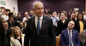 Benjamin Netanyahu oo Maxkamad kasoo muuqday