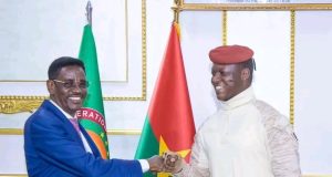 Dowladda Burkina Faso oo Soomaaliya ka caawinaysa la dagaalanka AS