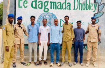 Booliska Dhoobley oo qabtay dhalinyaro tahriibayaal ah oo ku sii jeeday Kenya iyo Liibiya
