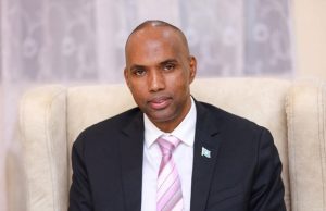 Xasan Cali Kheyre oo ku eedeeyay dowladda in ay rasaas u adeegsatay dad ku mudaharaadayay Dayniile