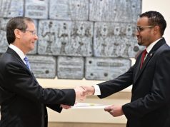 Madaxweynaha Israa’iil oo waraaqaha aqoonsiga ka guddoomay Safiirka Somaliland ee Israa’iil