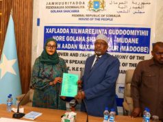 Aadan Madoobe oo wareejiyey Xilka Gudoomiyaha Barlamaanka waqtigu ka dhamaaday