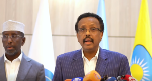 Farmaajo: Soomaaliya waxay gashay qalqal siyaasadeed oo halis ku ah amniga iyo midnimada ciidanka