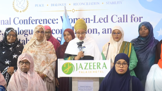 Haweenka Soomaaliyeed oo Xasan Sheekh ugu baaqay inuu wada hadal la yeesho mucaaradka