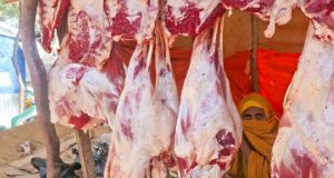 Qiimaha Hilibka Geela oo sare u kacay, ka dib markii lagu soo rogay canshuuro dheeraad ah
