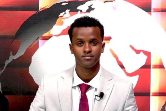 Ciidanka Booliiska Muqdisho oo xiray wariye lagu eedeeyay aflagaadeynta garsoorka