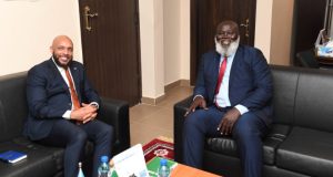Taliyaha AUSSOM oo la kulmay ergayga Mareykanka iyada oo la isku hayo taageerada howlgalka AU