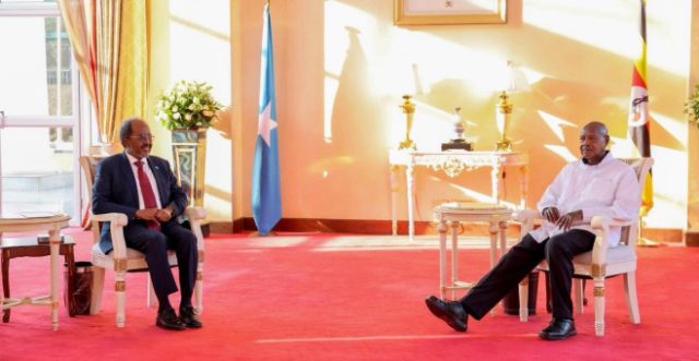 Xasan Sheekh iyo Museveni oo ka wada hadlay amniga Soomaaliya ka hor shirka AUSSOM