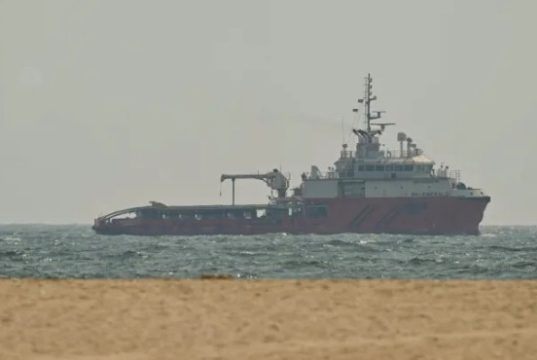 Maraykanka oo duqeeyey dekedo ku yaalla Iiraan, kadib markii Iiraan xidhay Marinka Hormuz