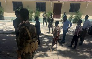 Macallin Mahdi oo u hanjabay saraakiisha Ciidanka Cirka ee ku sugan Afisyooni