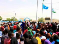 Waalidiin Garoowe ka mudaharaaday oo dalbaday xog ku saabsan carruurtooda ku sugan Aljeeriya