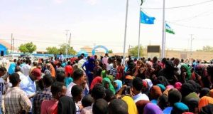 Waalidiin Garoowe ka mudaharaaday oo dalbaday xog ku saabsan carruurtooda ku sugan Aljeeriya