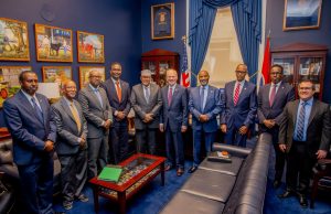 Cirro oo Capitol Hill kula kulmay xubno ka tirsan Congress-ka Maraykanka+Sawirro