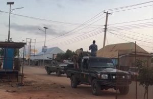 Garoonka Baydhabo oo la xiray, duulimaadyadii rakaabka oo istaagay sababo la xiriira dagaalka