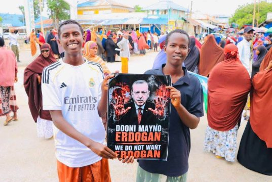Bannaanbax looga soo horjeedo Turkiga oo ka dhacay Kismaayo+Sawirro