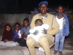 Korneyl Cumar iyo Carruurtiisa oo ku hoyanaya barxaddii gurigooda laga dumiyay