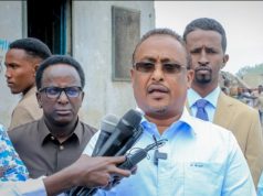 Muungaab iyo Cali Yare Cali oo hadal-heyn ka dhalatay, xilli Muqdisho ay wajahday biyo-fadhiisad