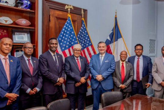 Ted Cruz oo sheegay in uu doonayo in Mareykanku si gaar ah ula macaamilo Somaliland