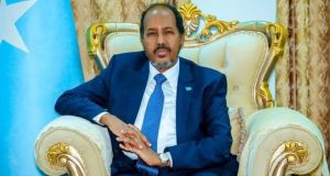 Xasan Sheekh oo Masar u socda, iyadoo xiisadaha Geeska Afrika ay sii kordhayaan