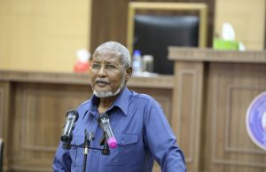 Muuse Suudi oo lagu eedeeyay inuu feeray wariye ka Howlgala Muqdisho