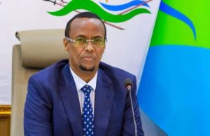 Hirshabeelle oo xilka ka qaaday guddoomiyihii gobolka Hiiraan, una magacowday mid cusub